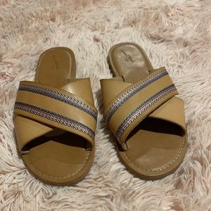 Super cute sandals!